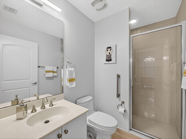 Building Photo - 701 S Olive Ave