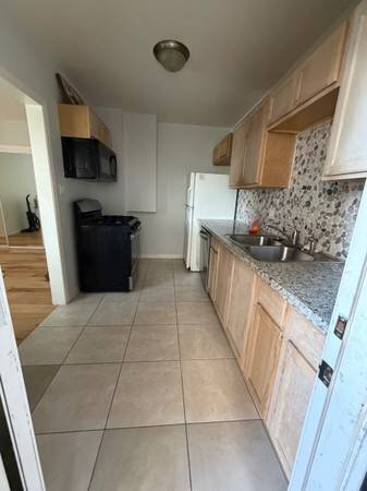 Building Photo - 1914 6th Ave