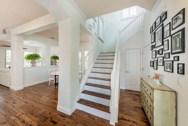 Building Photo - Baldwin Park Beauty! 3 bed/2.5 bath Pool H...