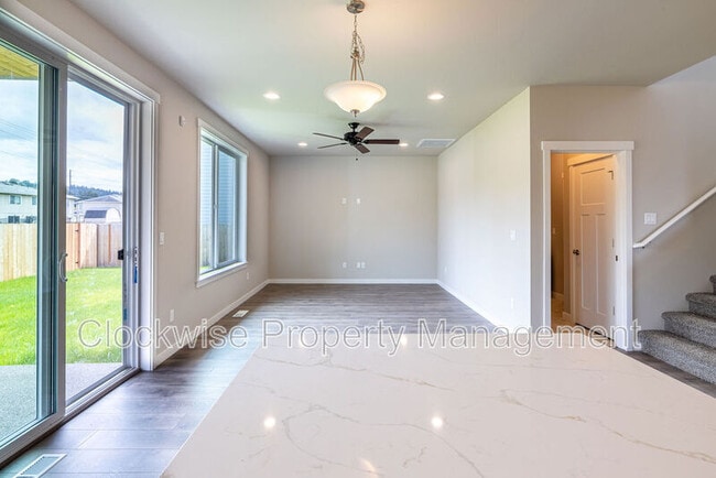 Building Photo - 206 Tacoma Ct NW
