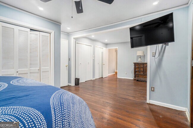 Building Photo - 3382 Bobolink Cir SW