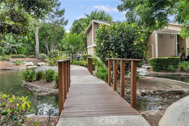 Building Photo - 240 Pineview