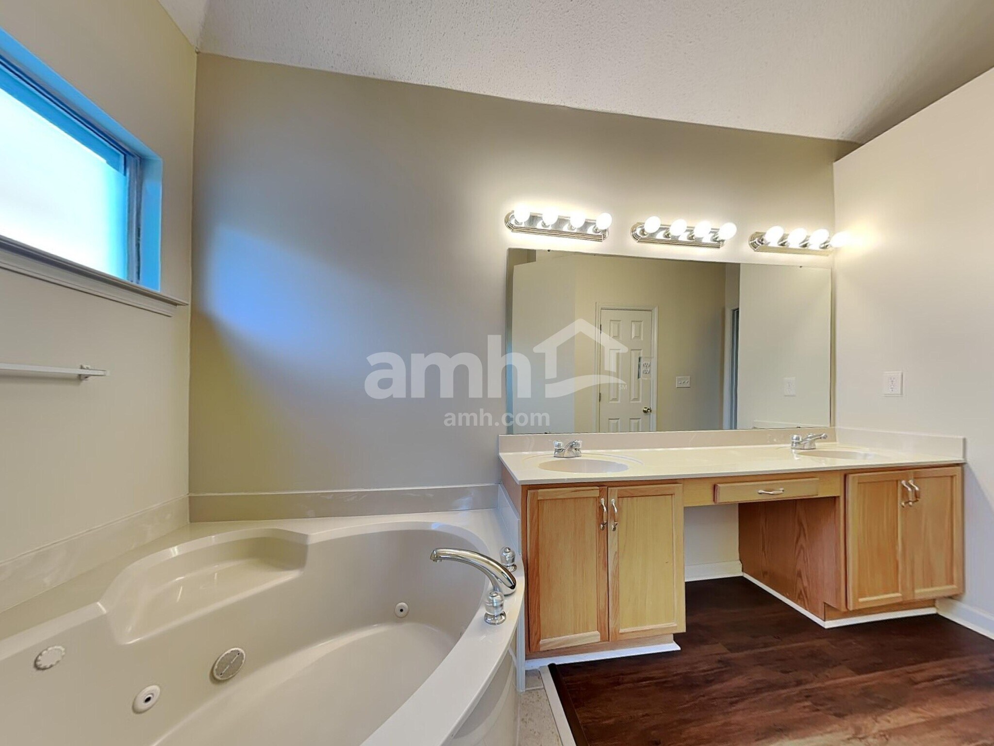 Building Photo - 10188 Kay Oak Cove