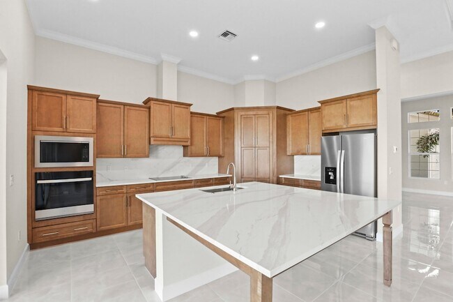 Building Photo - 14823 Wildwood Cir