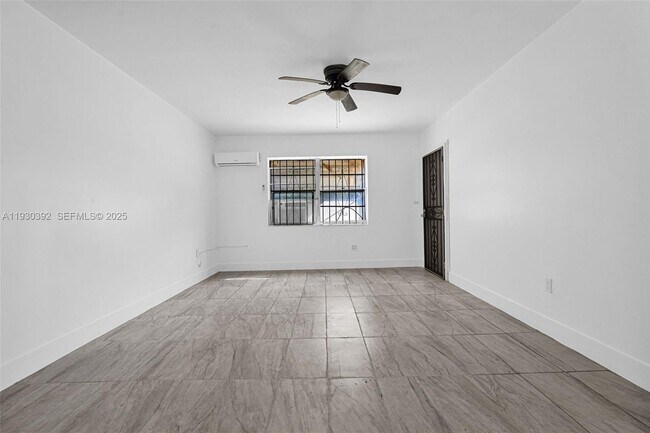 Building Photo - 14600 NE 14th Ave