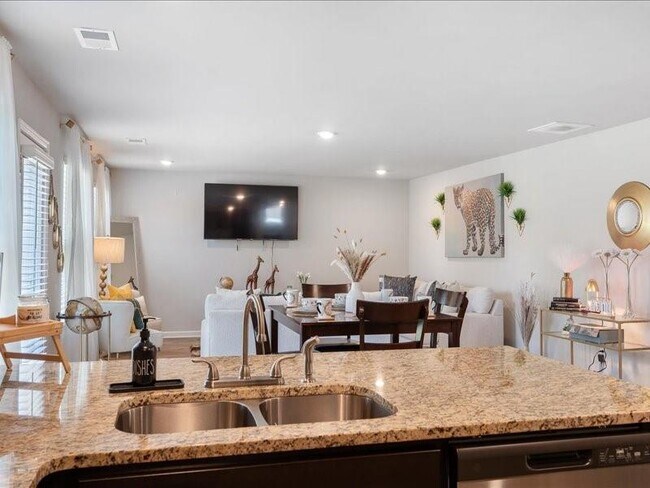 Building Photo - 174 Goodall Woods Dr