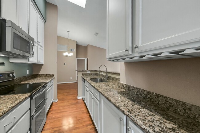 Building Photo - 2425 Augusta Dr