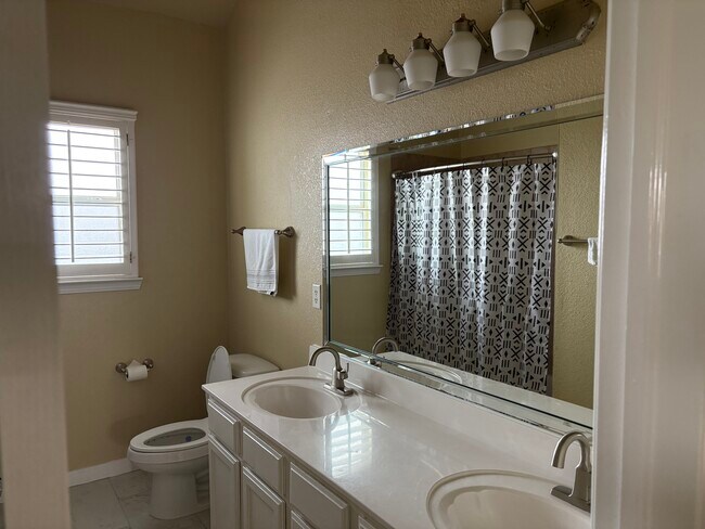 Building Photo - 13450 Emerald Bay Way