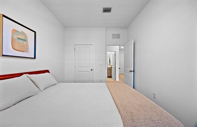 Building Photo - 369 NW 8th Ct