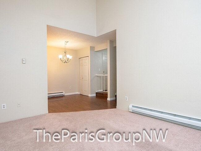 Building Photo - 3BR Top Flr Fairwood Condo – Great Locatio...