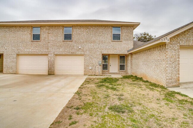 Building Photo - ASK ABOUT OUR SPECIAL - HALF OFF FIRST TWO MONTHS