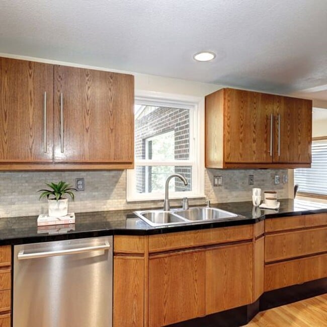 Building Photo - Beautiful 4 Bed, 3.5 Bath Rental home in G...