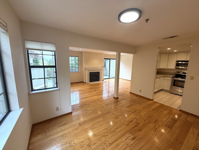 Building Photo - LARGE TWO BEDROOM TWO AND HALF BATH, QUAIL...