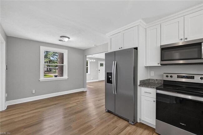 Building Photo - 31 Greenbrier Rd