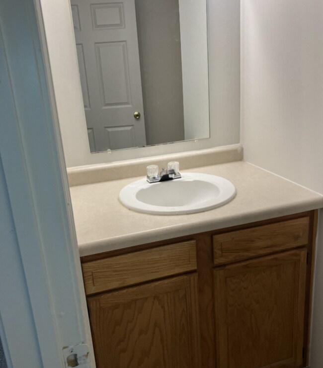 Building Photo - 3 Bedroom Home for rent in Newton, IA