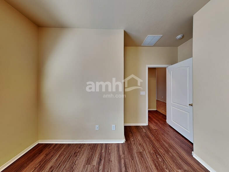 Building Photo - 683 S 221st Dr