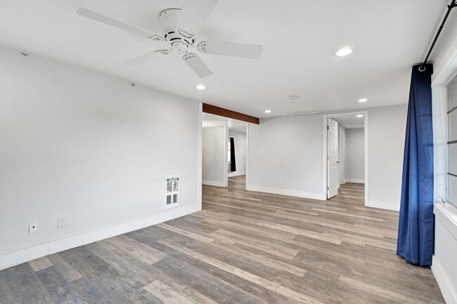 Building Photo - 480 N Rio Vista Ave