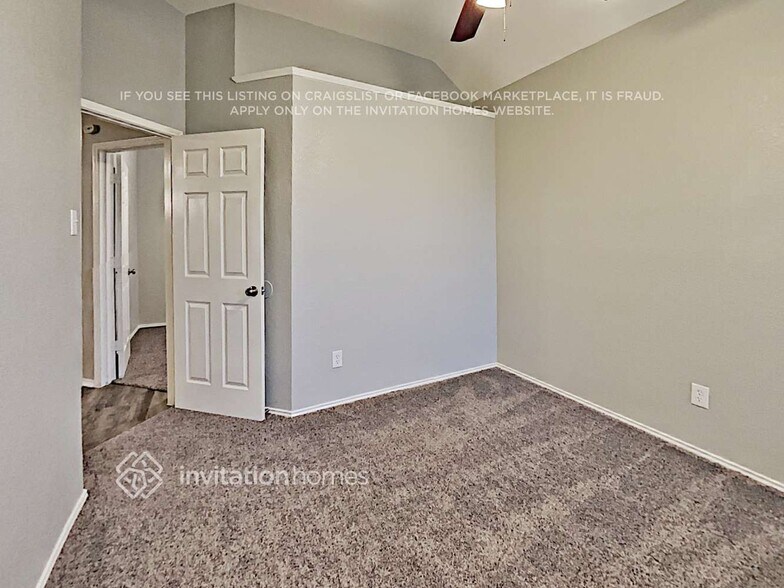 Building Photo - 2401 Baretta Dr