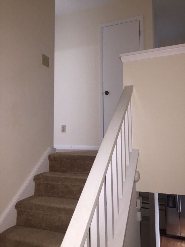 Building Photo - Modern 3BR Condo in Finley Forest – Prime Chapel Hill Location near UNC & RTP