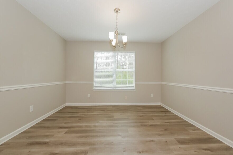 Building Photo - 1405 St Teresa Ct