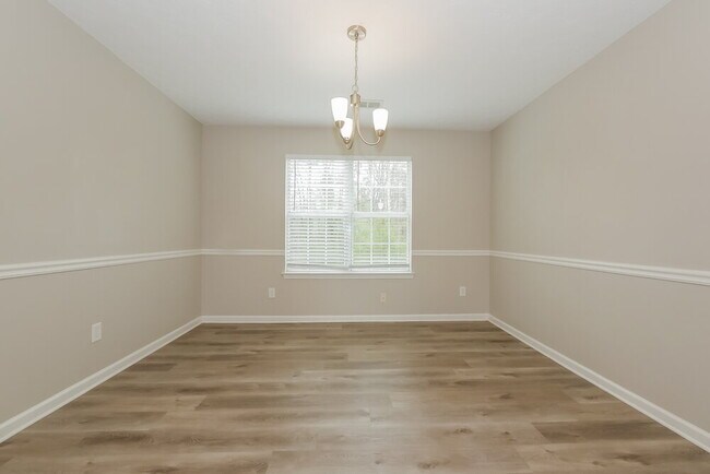 Building Photo - 1405 St Teresa Ct