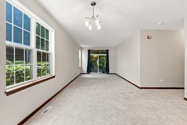 Building Photo - 2532 Oneida Ln