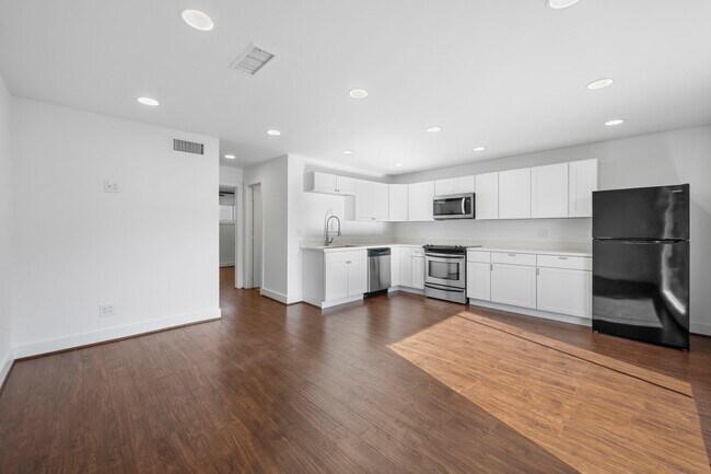 Building Photo - 234 Westheimer Rd