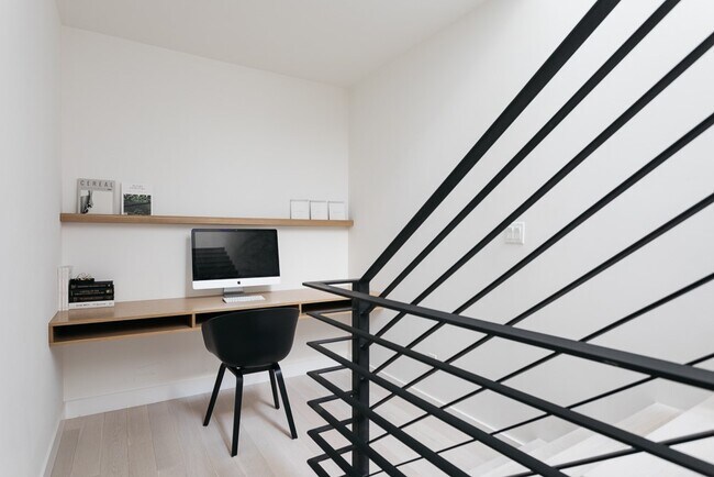 Building Photo - 2121 Scott Ave