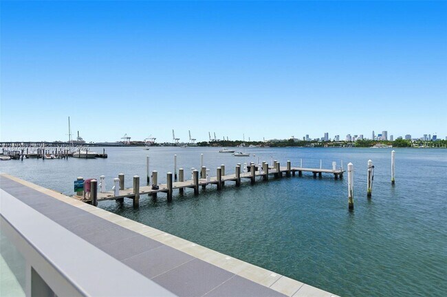 Primary Photo - 1000 West Ave