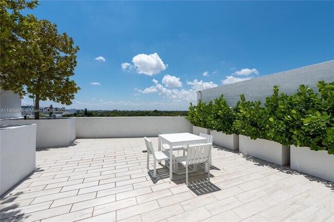 Building Photo - 4250 Biscayne Blvd