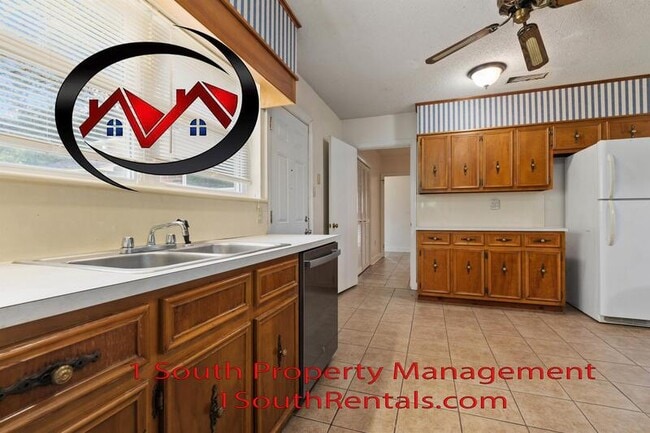 Building Photo - 7470 Moffett Rd