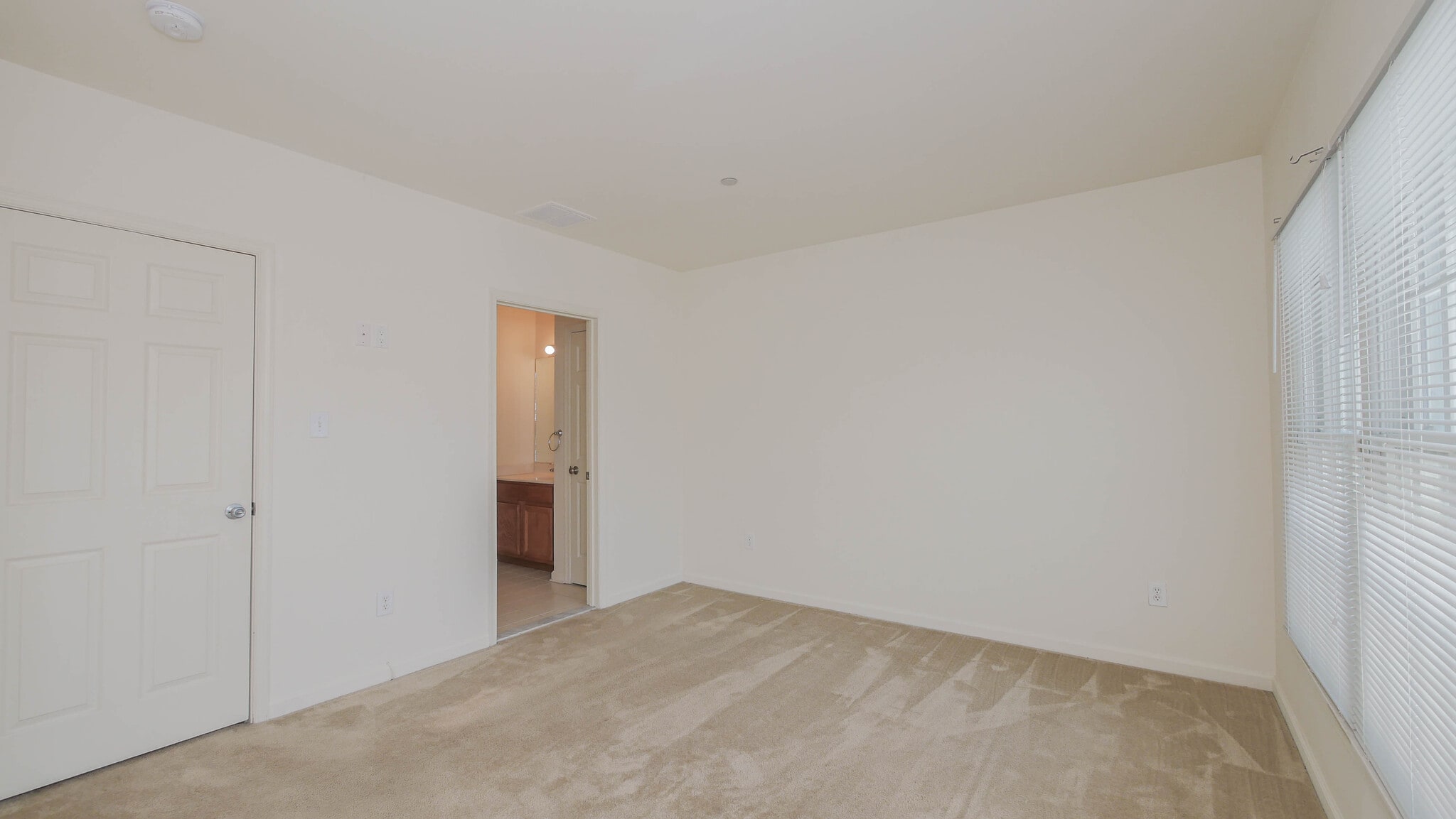 Building Photo - 4 Chelsea Ct