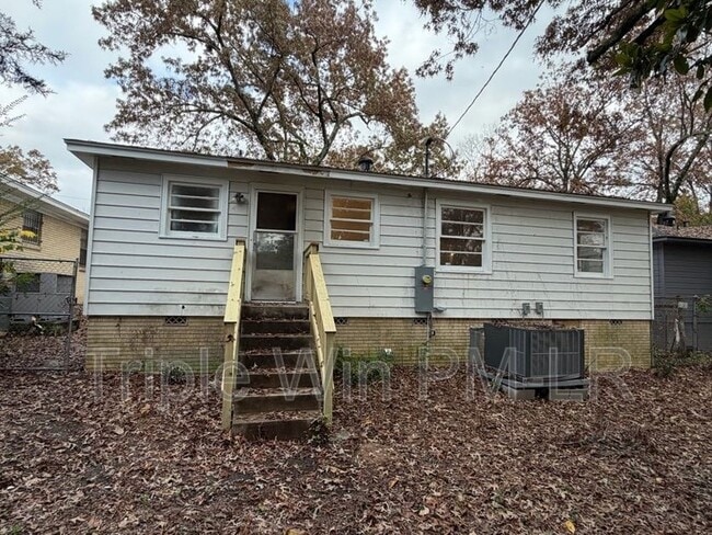 Building Photo - 2204 S Monroe St