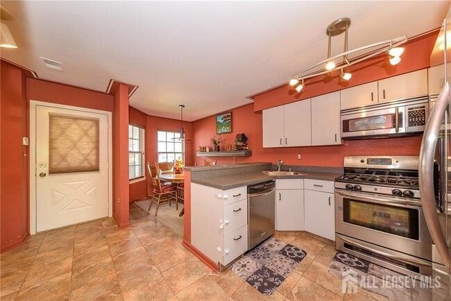 Building Photo - 93 Jill Ct