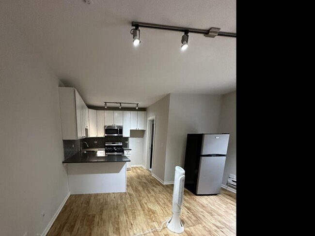 Building Photo - 0 bedroom in Chicago IL 60647