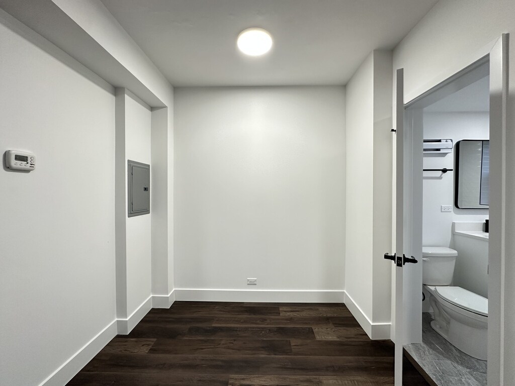 Building Photo - 1553 W Hollywood Ave