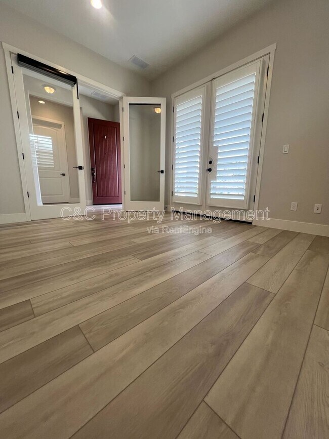 Building Photo - 2996 Minaret Wy