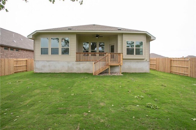 Building Photo - 121 El Ranchero Rd