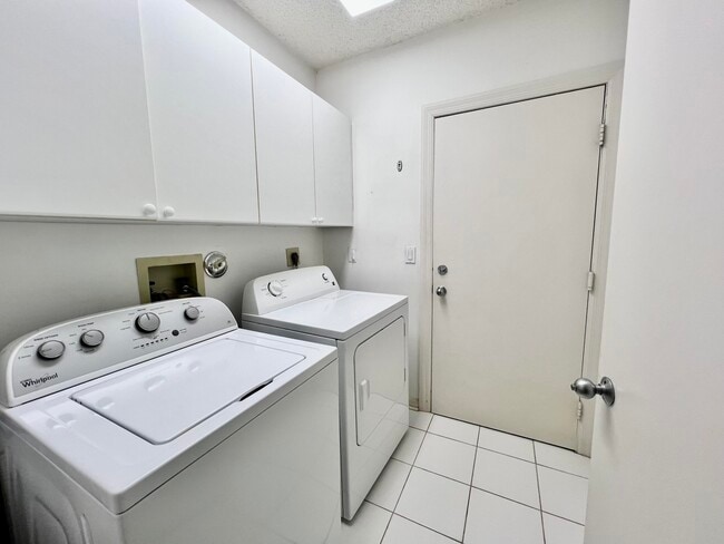 Building Photo - 2431 NW 59th St