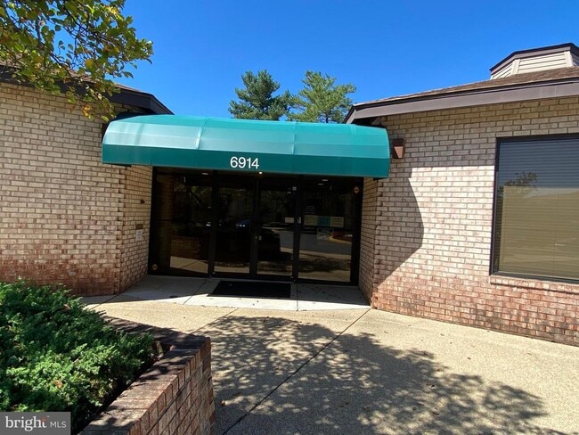 Building Photo - 6924 Hanover Pkwy