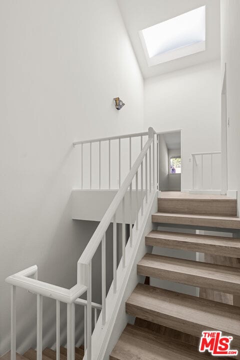 Building Photo - 1470 Palisades Dr