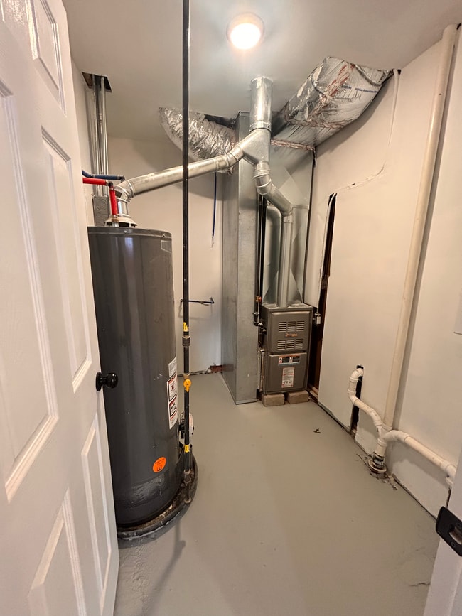 Building Photo - 2025 Central Dr