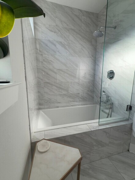 Building Photo - 1501 Lorraine Loop