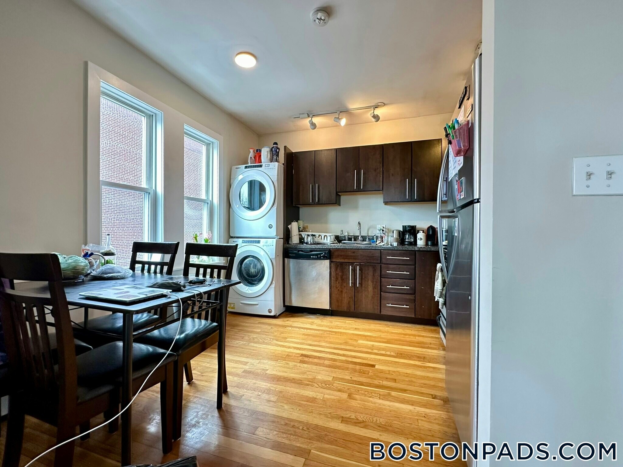 Building Photo - 839 Parker St