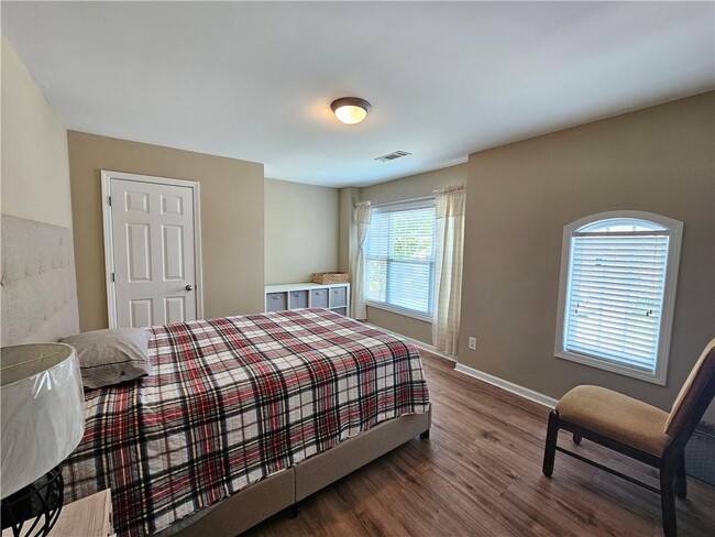 Building Photo - 2216 Worrall Hill Dr