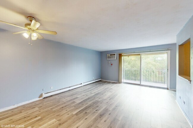 Building Photo - 2432 Waterbury Dr