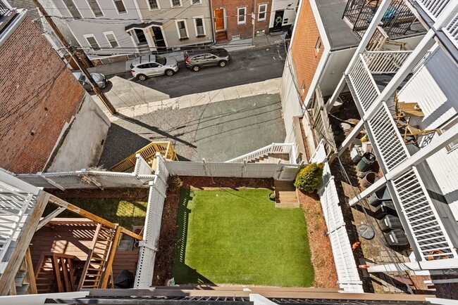 Building Photo - 274 Bunker Hill St