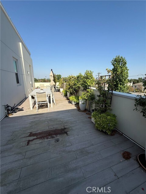 Building Photo - 56 E Duarte Rd