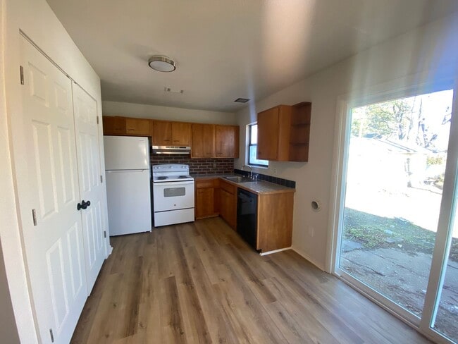 Building Photo - Remodeled 3bed/1bath Home