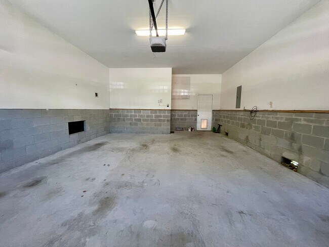Building Photo - 9532 15th Bay St